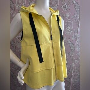 NWT Trisha Tyler tiered brightYellow Sleeveless Hooded Zip Vest with Black trim